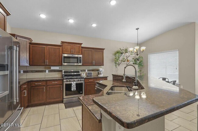 Building Photo - 6457 Harapon St