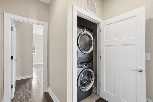 Building Photo - Experience Elevated Urban Living in the Heart of South End