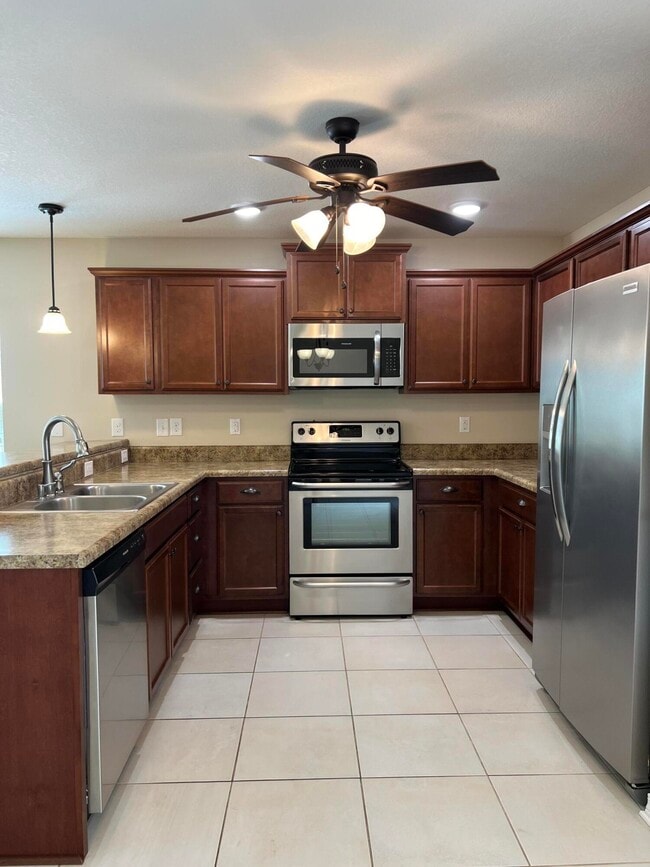 Building Photo - 489 Eisenhower Dr