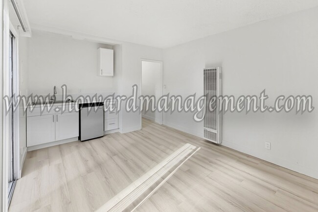 Building Photo - 1120 6th