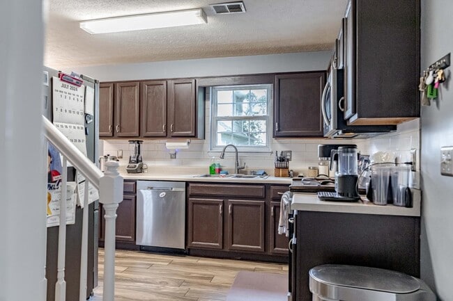 Building Photo - 511 Henry St