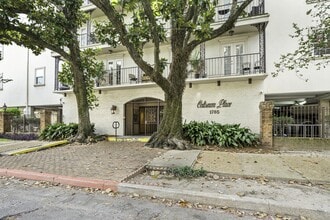 Building Photo - 1765 Coliseum St