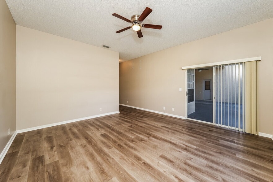 Building Photo - 984 Lake Breeze Dr