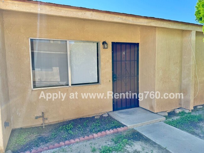 Building Photo - Spacious 2 Bed 1 Bath Home With Indoor Lau...