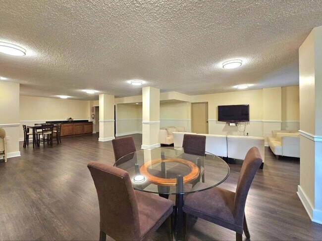 Building Photo - 2059 Huntington Ave