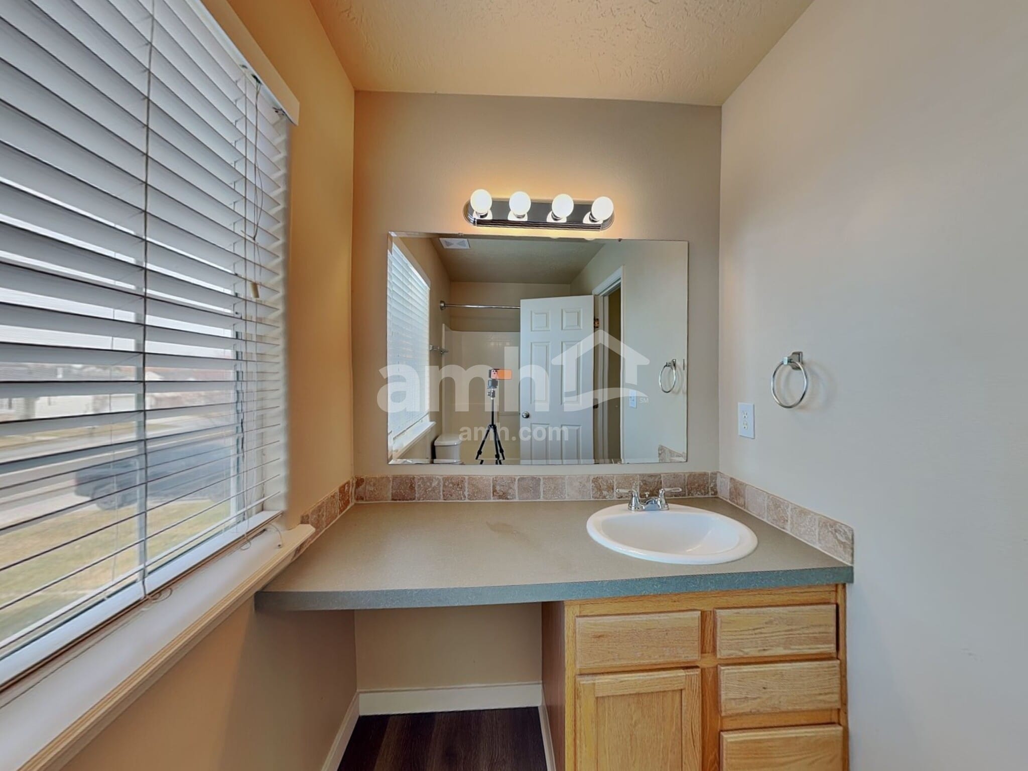 Building Photo - 19782 Amherst Ave