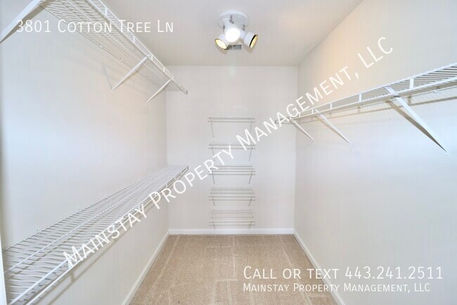 Building Photo - Beautiful 5 Bedroom SFH in Family Friendly...