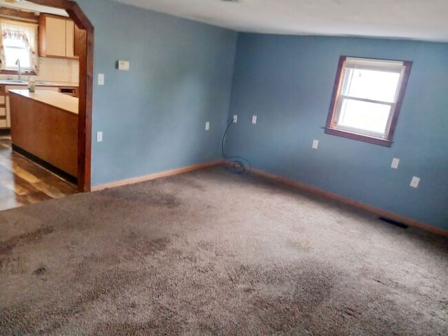 Building Photo - 404 N West St, Le Roy, IL 61752