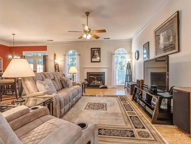 Building Photo - Partially Furnished Home for Rent