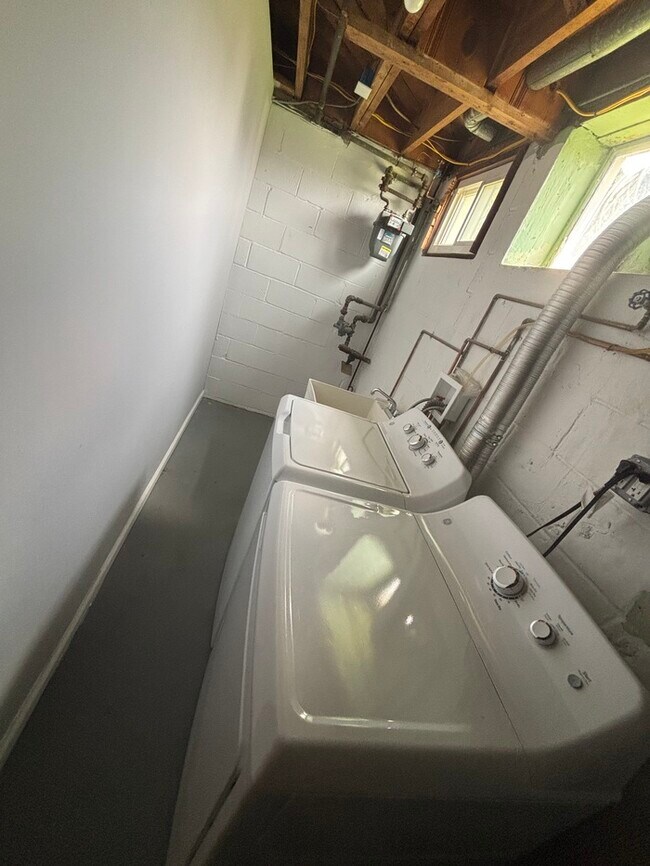 Building Photo - 2 Bedrooms - 2 Bathrooms, 21234