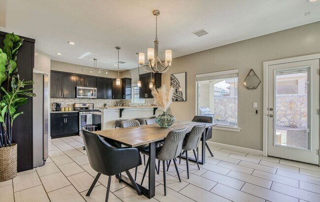 Building Photo - Furnished Eastside Beautiful 3 bed/2 baths for RENT Utilities & Wi-Fi INCLUDED