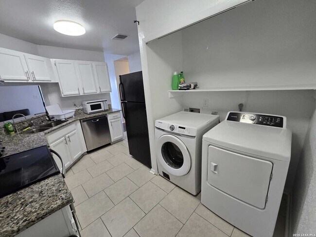 Building Photo - 4111 Sunrise Terrace Dr