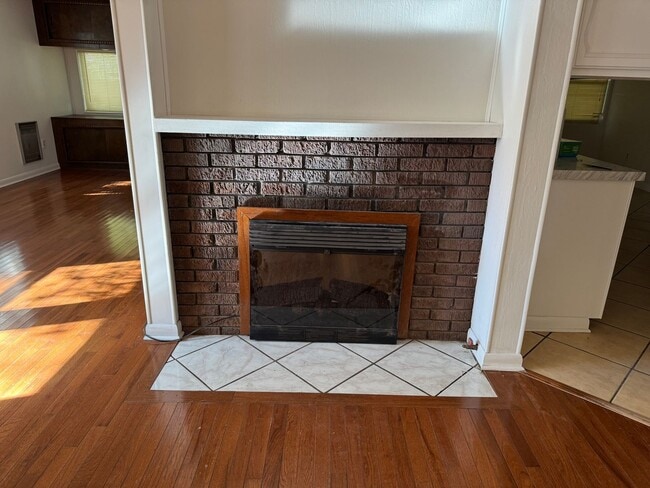 Building Photo - 408 3rd Ave NW