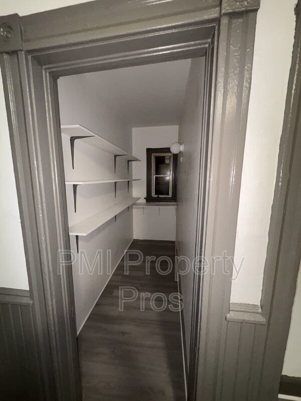 Primary Photo - 140 E Chambers St