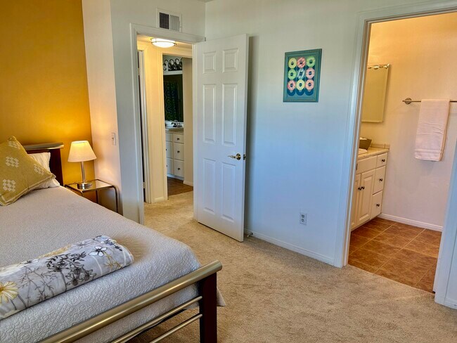 Building Photo - 1900 S Palm Canyon Dr