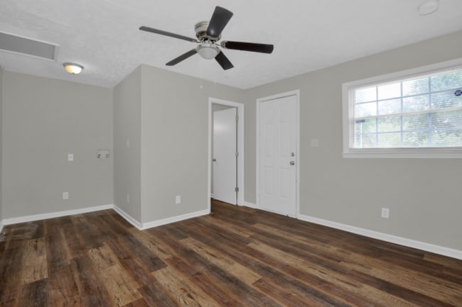 Building Photo - 107 Yaupon Ct