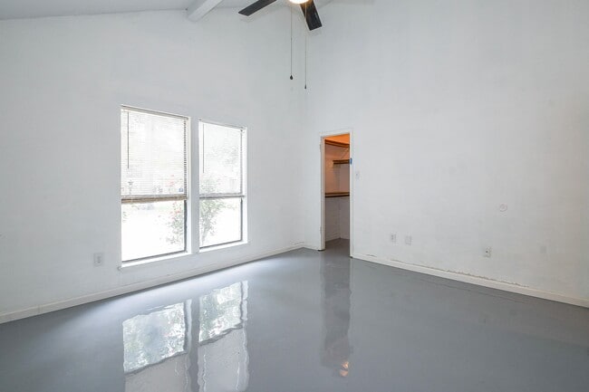 Building Photo - 19522 Dianeshire Dr