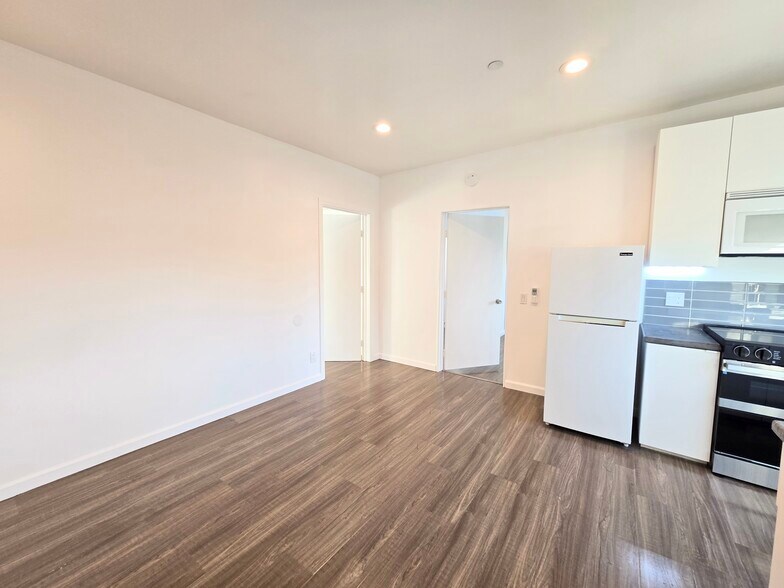 Building Photo - 3121 Larga Ave