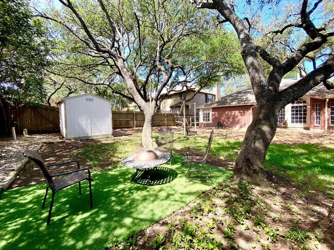 Building Photo - 13706 Morningbluff Dr