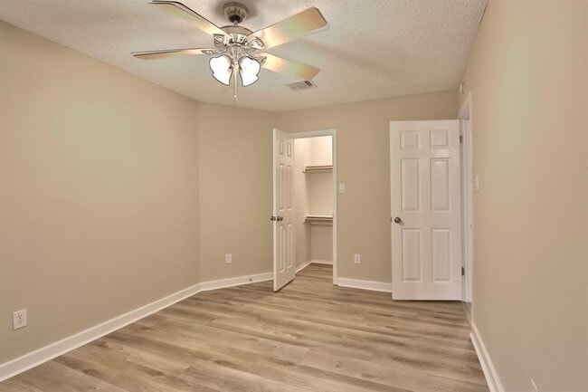 Building Photo - 13301 Tamayo Dr