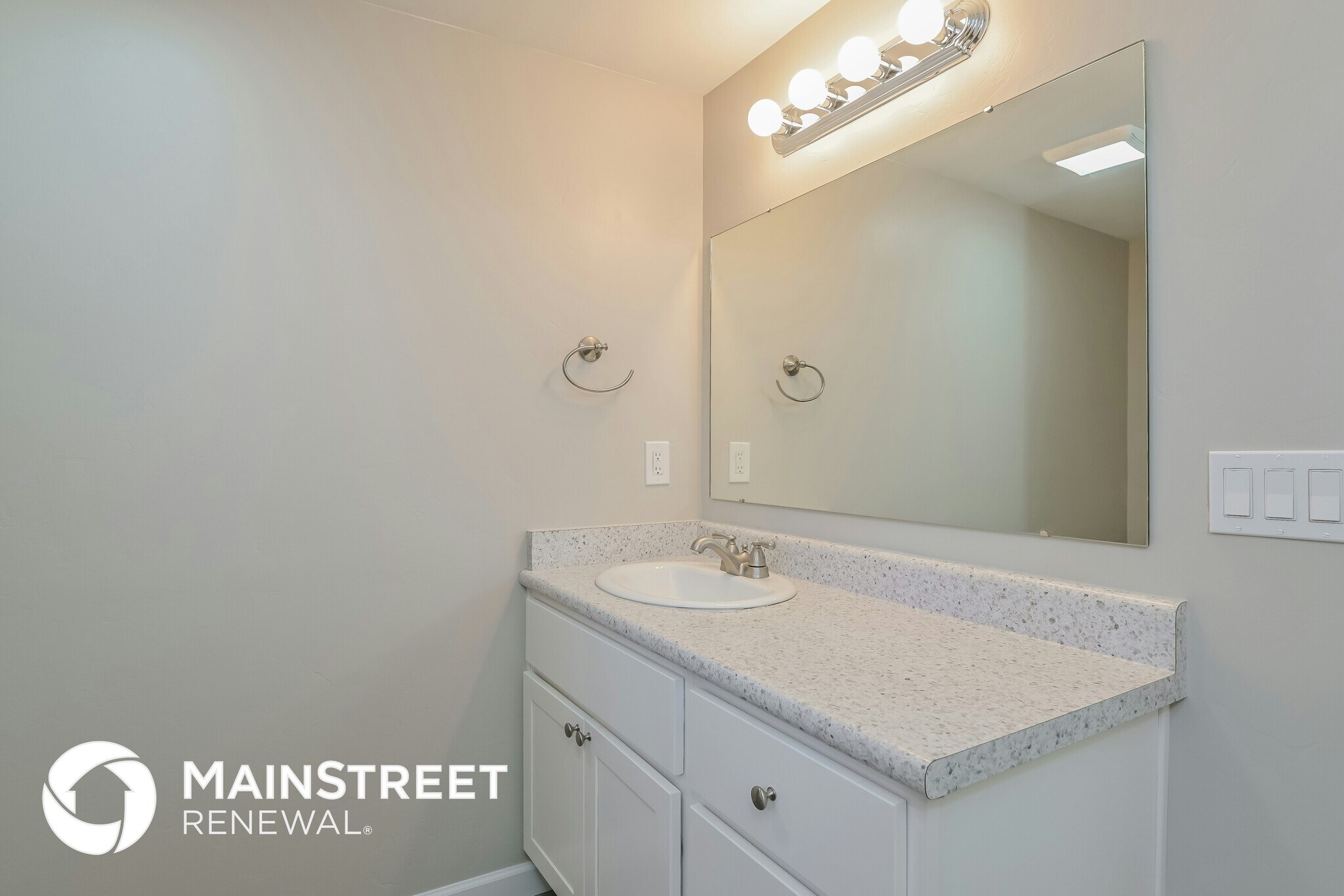 Building Photo - 6131 E 25th St