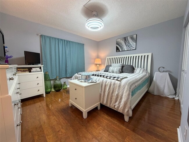 Building Photo - 2304 Lucaya Ln