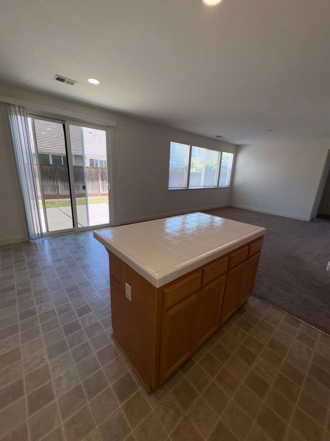 Building Photo - 100 Mt Adams Cir