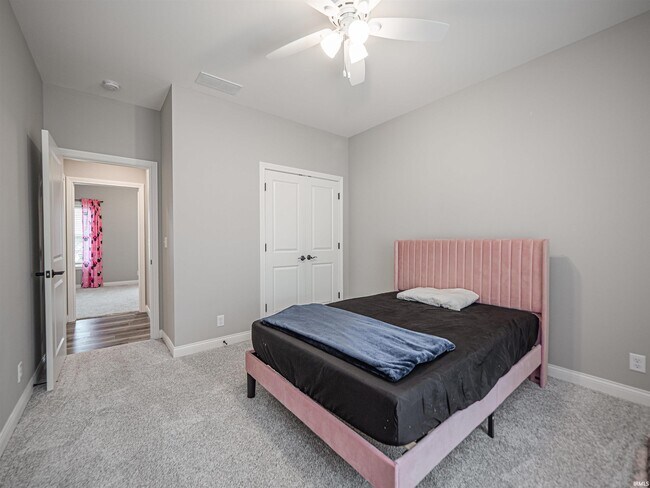 Building Photo - 3593 Sand Dr