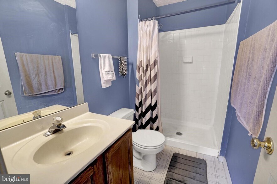 Building Photo - 6212 Adelay Ct W