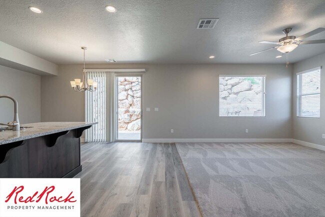 Building Photo - 494 530 W
