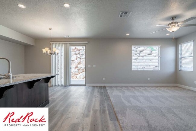 Building Photo - Small Dog Friendly Beautiful Townhome in Hurricane with Amazing Views!