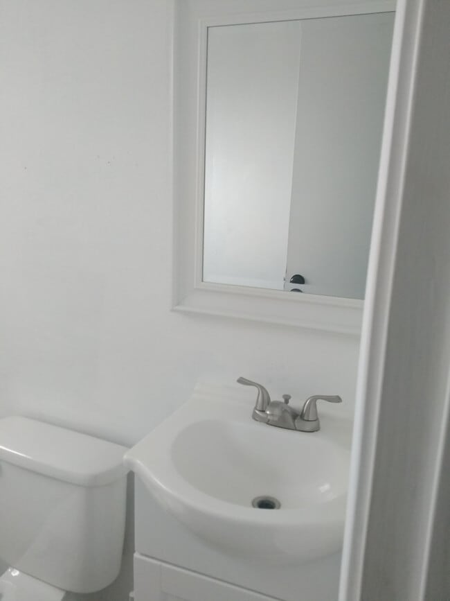Building Photo - Grant Duplex