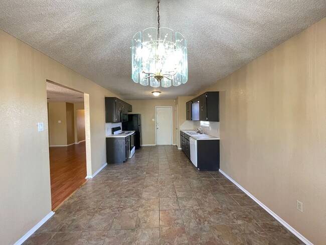 Building Photo - 4-Bedroom House for Rent in Killeen