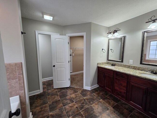 Building Photo - Holiday SPECIAL!! $500 OFF Your Move-In Co...