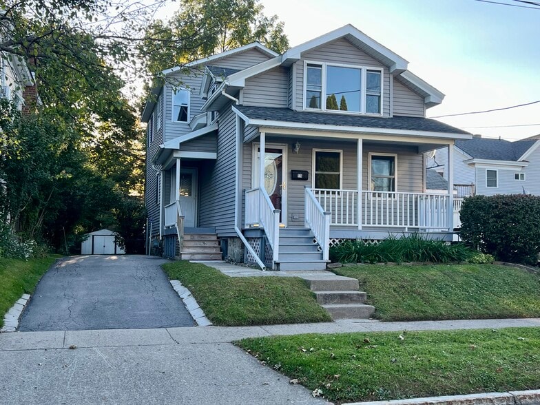 Building Photo - 176 Duer St