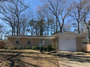 Building Photo - 1110 Edgehill