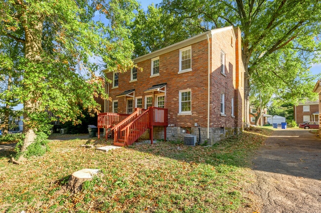 Building Photo - 494 Bob O Link Dr