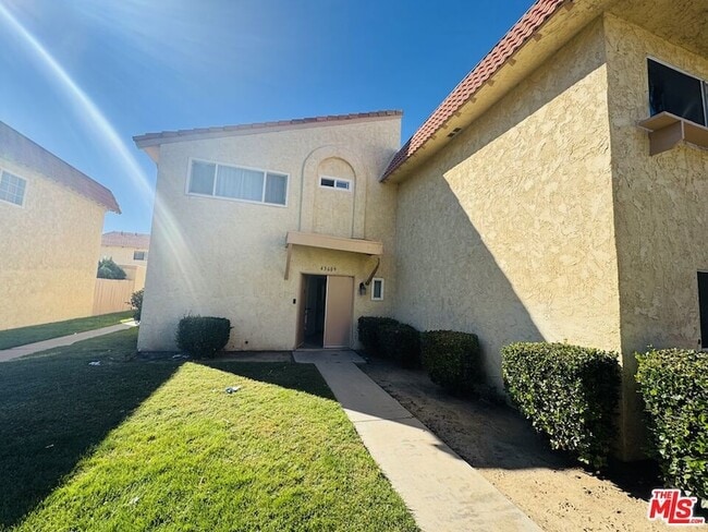 Building Photo - 43609 Stanridge Ave