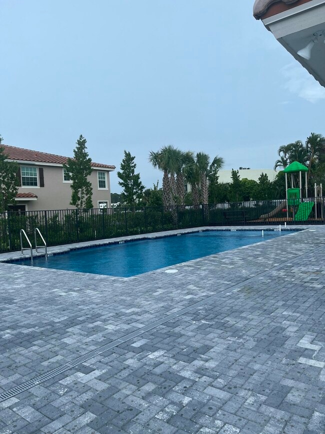 Building Photo - 6745 Broadwater Ln