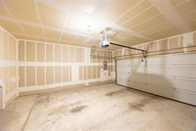 Building Photo - Spacious Condominium