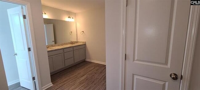 Building Photo - 428 Mahasset Court