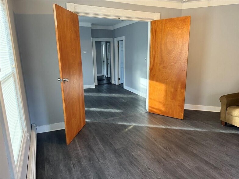 Building Photo - 112 High St