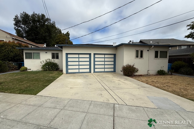 Primary Photo - Remodeled 2 Bedroom Duplex with Private Ba...