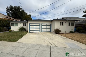 Building Photo - Remodeled 2 Bedroom Duplex with Private Ba...
