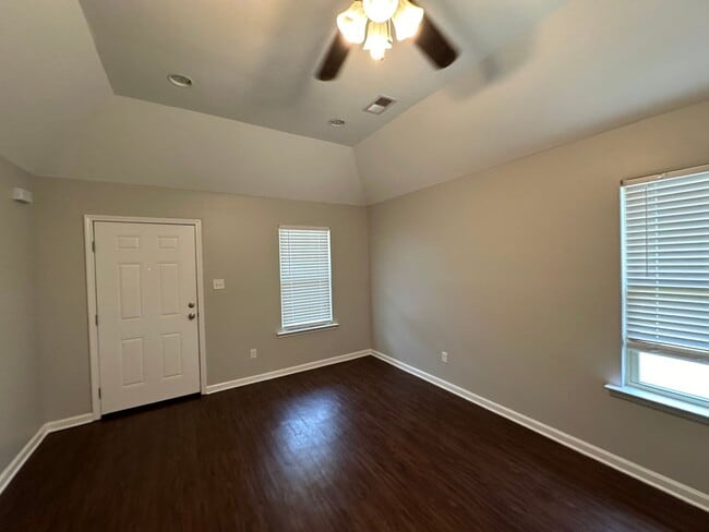 Building Photo - 1307 Larkin Ave