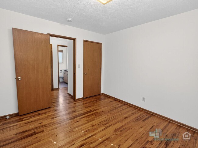 Building Photo - 1 Bedroom Condo Near OHSU + Parking