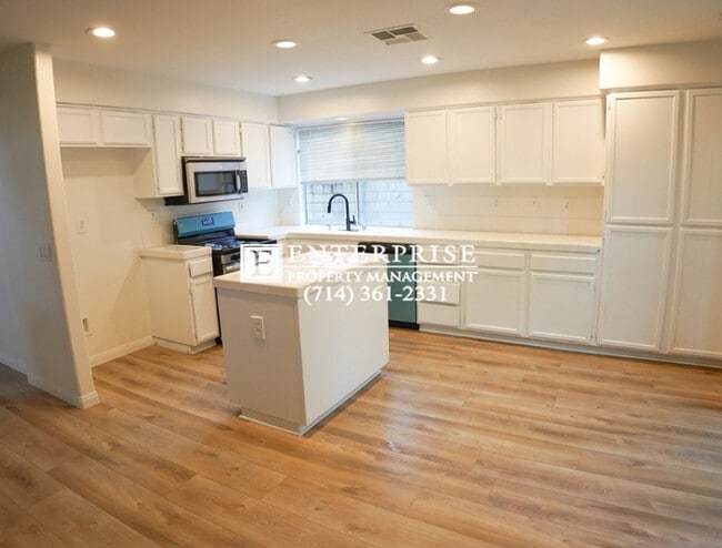 Building Photo - Spacious 4BD Home with Office & Yard | Top Schools