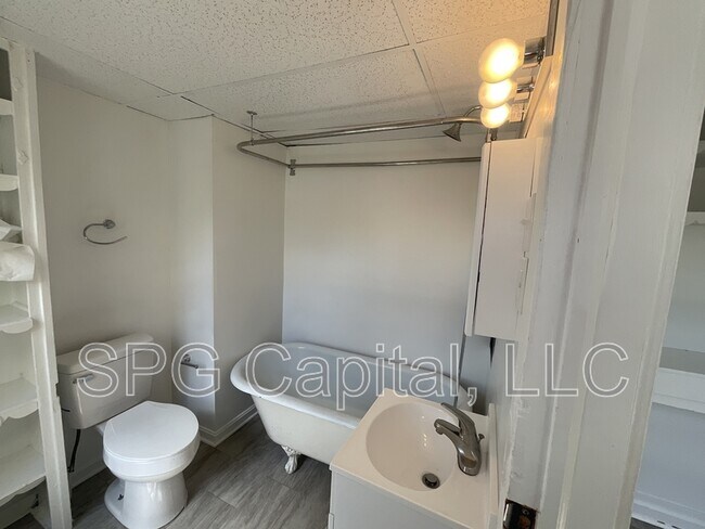 Building Photo - 444 S Duke St