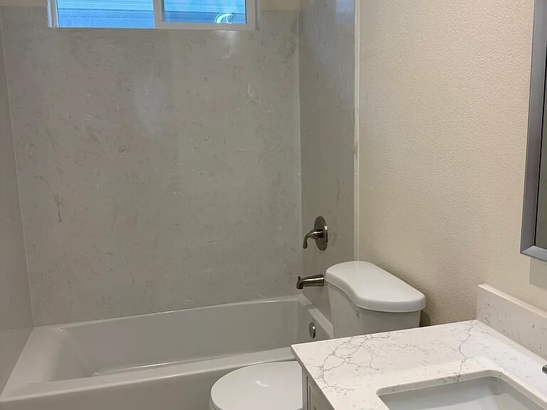 Building Photo - 1869 Ocean View Ave