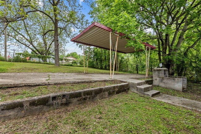 Building Photo - Charming 4 Bedroom, 1 Bathroom house